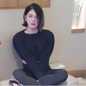 OnlyFans精选TS女神tsjessielee自拍视频1V-632，体格惊人，感情纠葛，H机对决！